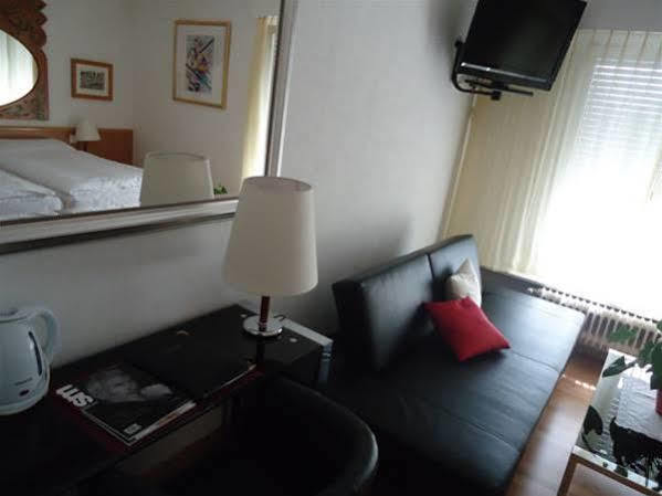 Hotel Des Alpes Bulle Center Esterno foto